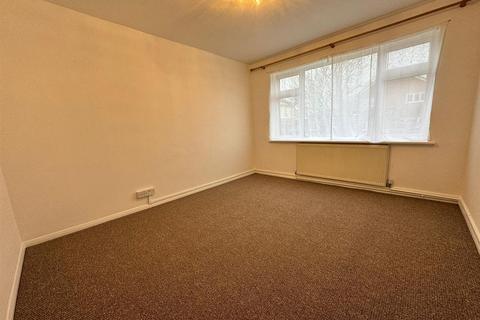 2 bedroom flat to rent, The Gardens, Stockett Lane, Coxheath ME17