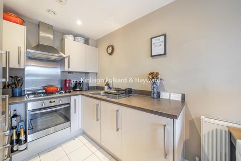 2 bedroom flat to rent, Broadwater Road Tooting SW17