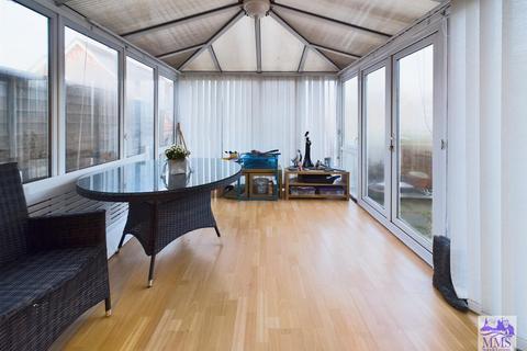 18 Chaplin Close, Wainscott, Rochester, ME3 8BY