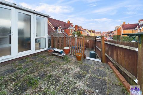 18 Chaplin Close, Wainscott, Rochester, ME3 8BY