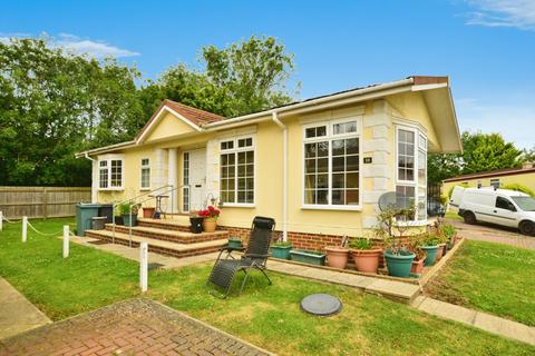 2 bedroom park home for sale, Woodchurch, Kent, TN26