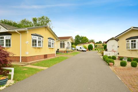 2 bedroom park home for sale, Woodchurch, Kent, TN26