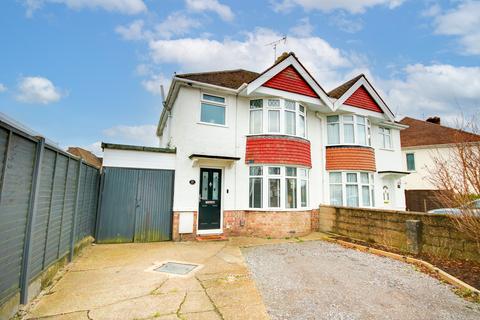 3 bedroom semi-detached house for sale, SHOLING! IMMACULATELY PRESENTED! POPULAR LOCATION!