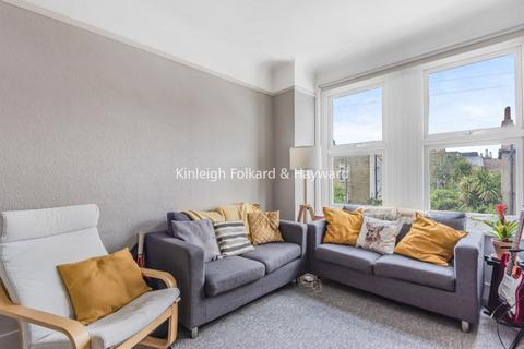 2 bedroom apartment to rent, Khartoum Road London SW17