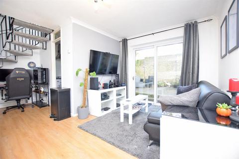 1 bedroom end of terrace house to rent, Thistledown Close, Hempstead, Gillingham