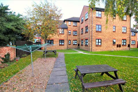 2 bedroom apartment for sale, North Road, South Ockendon RM15