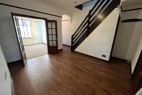 4 bedroom terraced house to rent, Lila Street, Manchester M9