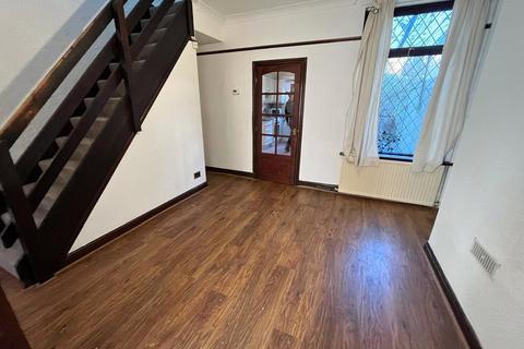 4 bedroom terraced house to rent, Lila Street, Manchester M9