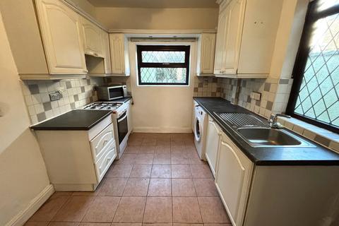 4 bedroom terraced house to rent, Lila Street, Manchester M9