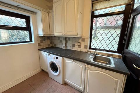 4 bedroom terraced house to rent, Lila Street, Manchester M9