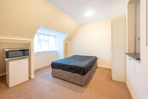 Studio to rent, Falloden Way, Golders Green