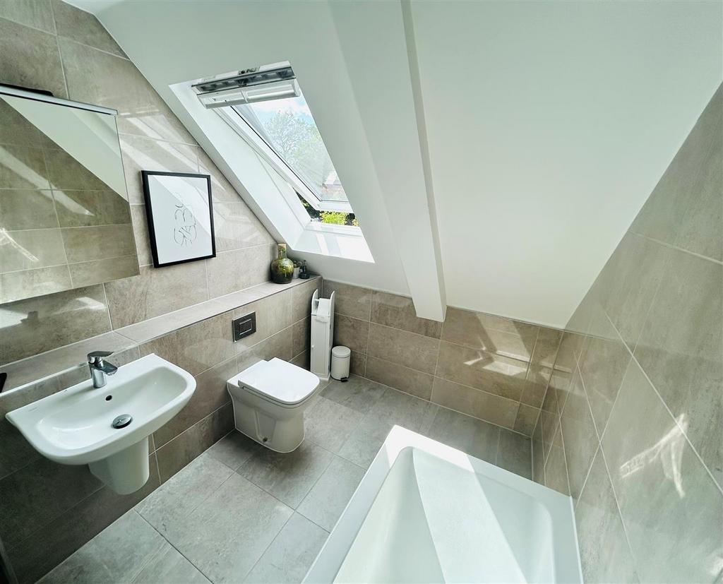 Bathroom 2.jpg