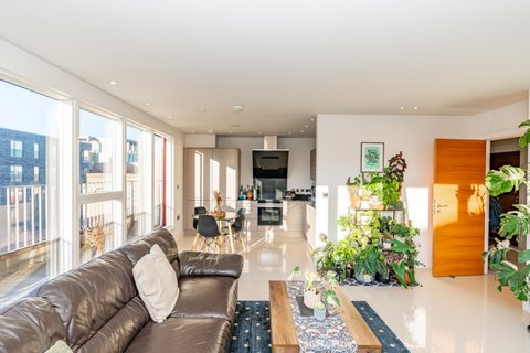 3 bedroom penthouse for sale, McEwan Square, Edinburgh EH3