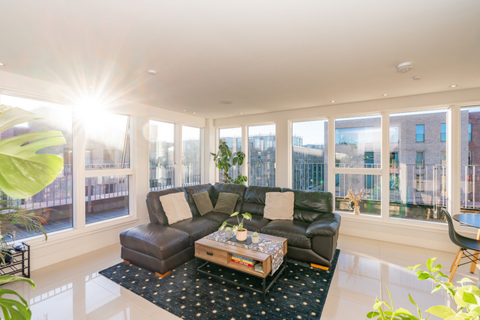 Flat 12, 4 Mcewan Square, Edinburgh, EH3 8EL
