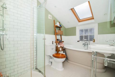 54 East Road, Kingston Upon Thames, KT2 6EL