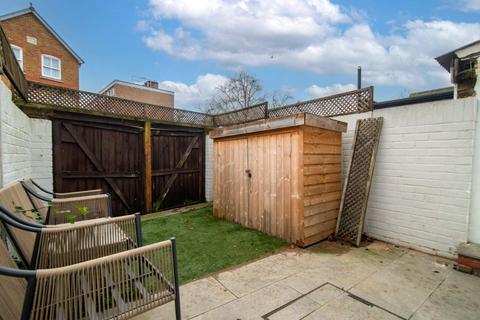 54 East Road, Kingston Upon Thames, KT2 6EL