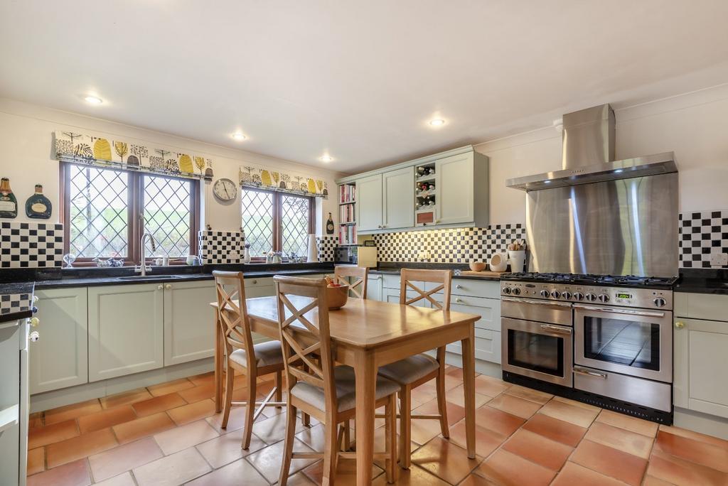 Kitchen/B'fast Room