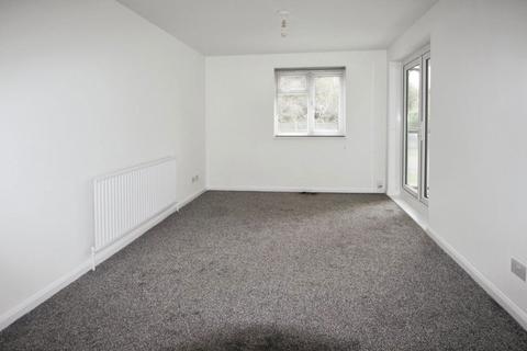 2 bedroom flat to rent, New North Road, Hainault.