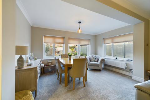 13 Beechcombe, Corringham, Stanford-le-hope, SS17 9DN