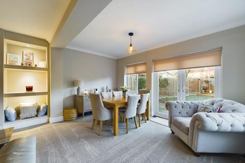 13 Beechcombe, Corringham, Stanford-le-hope, SS17 9DN