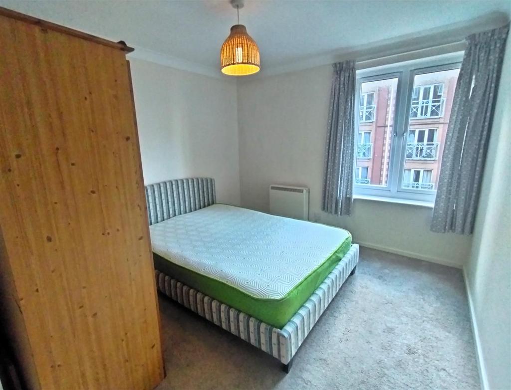 Bed 1.jpg