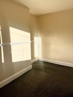 3 bedroom flat to rent, Scarborough Road, Newcastle Upon Tyne NE6 2RY