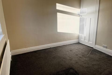 3 bedroom flat to rent, Scarborough Road, Newcastle Upon Tyne NE6 2RY