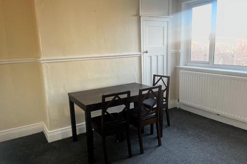 3 bedroom flat to rent, Scarborough Road, Newcastle Upon Tyne NE6 2RY