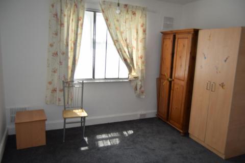 2 bedroom flat to rent, Parklands Court Great West Road, Hounslow