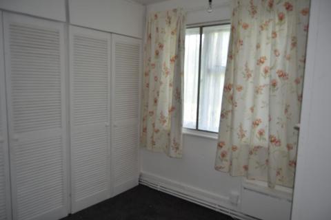 2 bedroom flat to rent, Parklands Court Great West Road, Hounslow