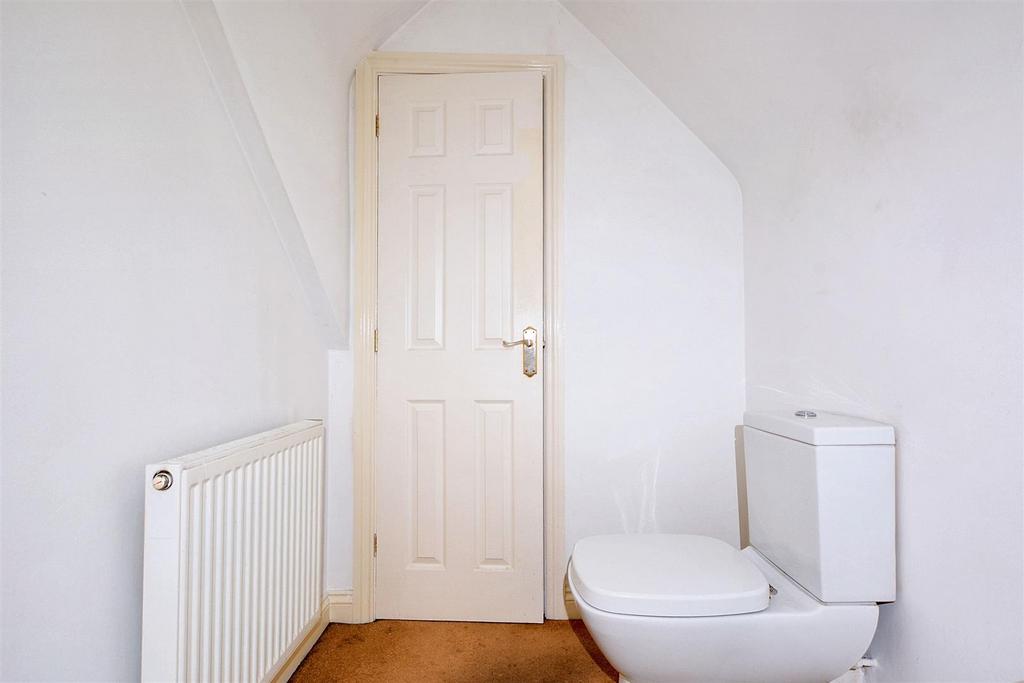 Upstairs Bathroom 2.jpeg