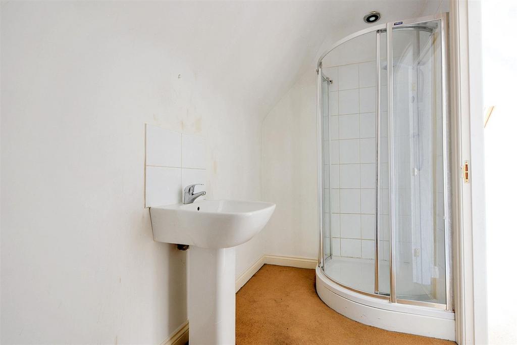 Upstairs Bathroom 1.jpeg