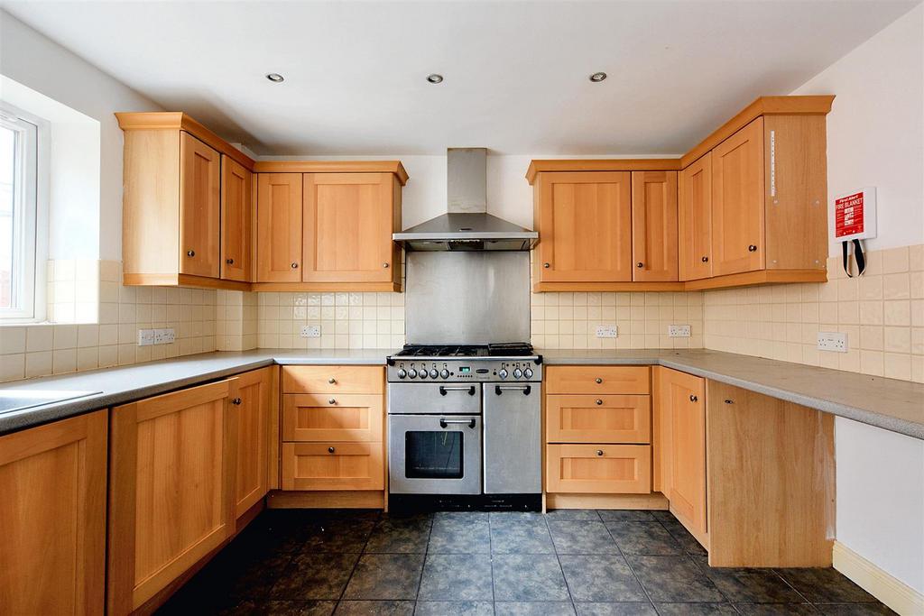 Kitchen 2.jpeg
