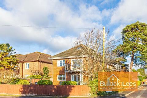 2 bedroom flat for sale, Lovely Flat on Dudsbury Avenue, Ferndown