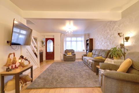 3 bedroom end of terrace house for sale, Grange Road, South Ockendon RM15