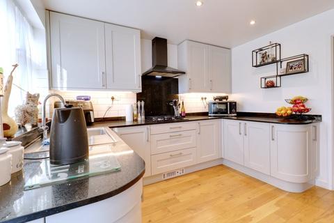 27 Grange Road, Aveley, South Ockendon, RM15 4ER