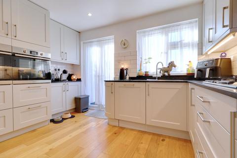 27 Grange Road, Aveley, South Ockendon, RM15 4ER