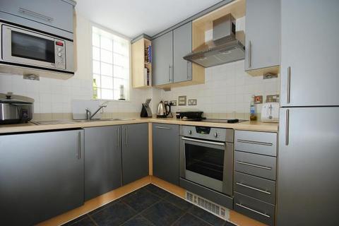 2 bedroom flat to rent, Chiswick High Road, Chiswick, London