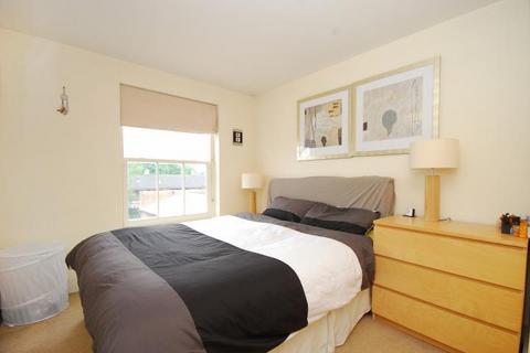 2 bedroom flat to rent, Chiswick High Road, Chiswick, London