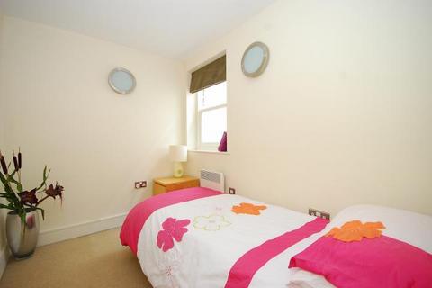 2 bedroom flat to rent, Chiswick High Road, Chiswick, London
