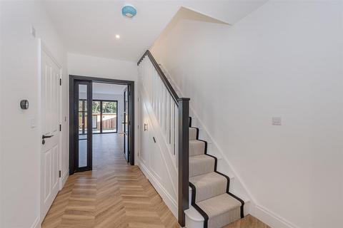 5 bedroom detached house for sale, Sauncey Avenue, Harpenden