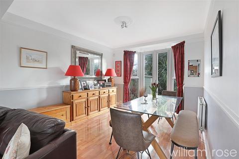 4 bedroom semi-detached house for sale, Mayhew Close, London E4