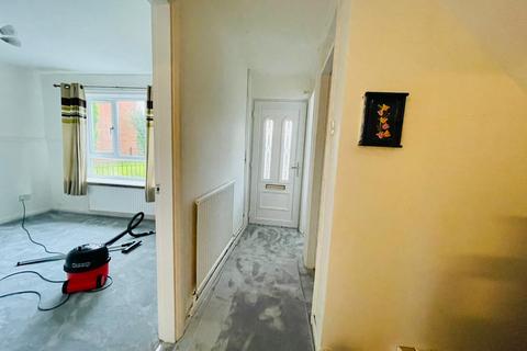 3 bedroom terraced house to rent, Fernleigh Drive, Manchester M16