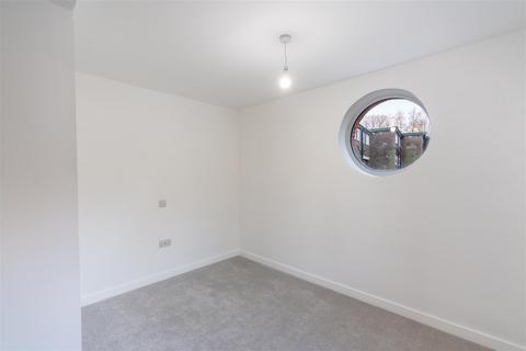 2 bedroom apartment to rent, Grove Lane, Leeds LS6