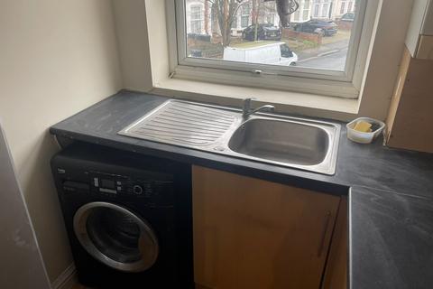 1 bedroom flat to rent, 811 ,High Road , London , IG3