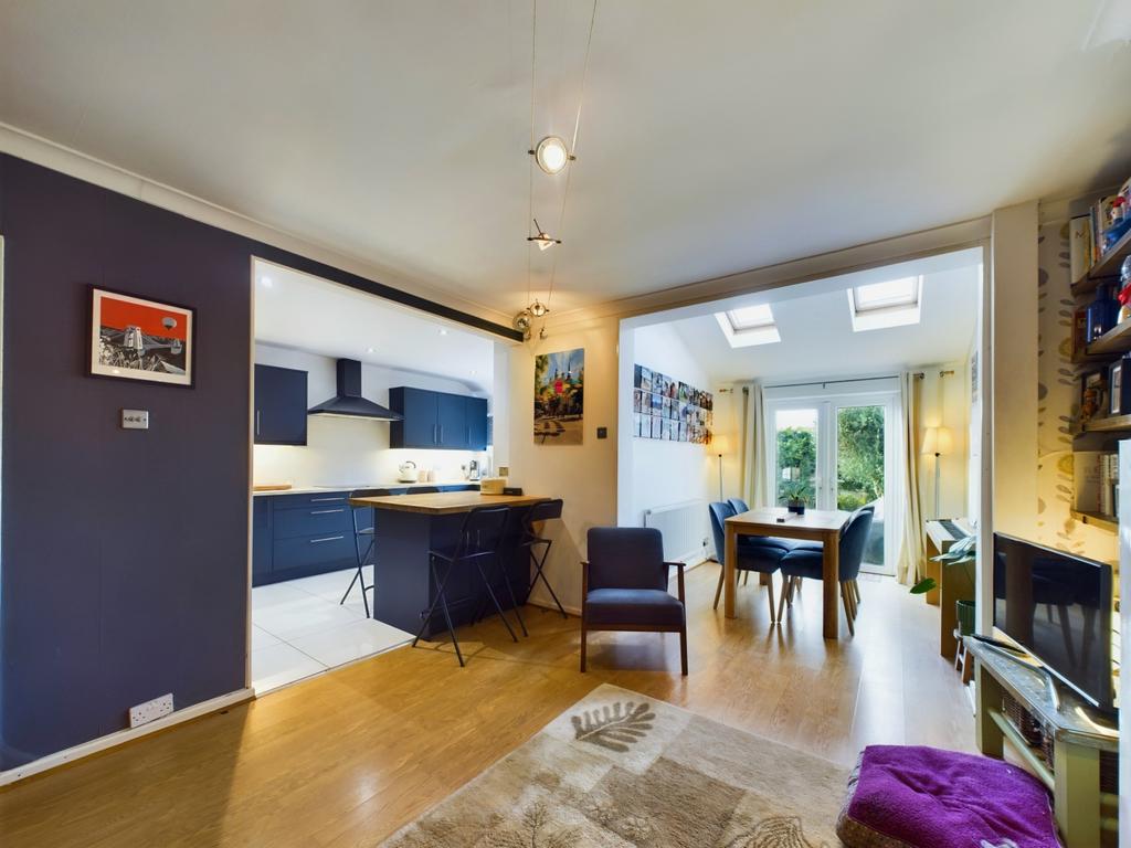 Cam02023 g0 pr0112 still038