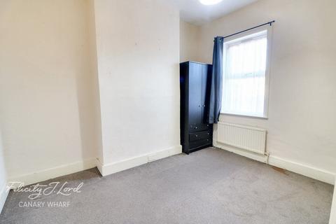 3 bedroom terraced house to rent, Samson Street, London