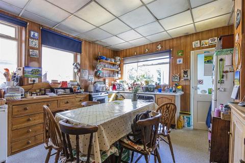 4 Ninian Road, Cardiff, CF23 5EE