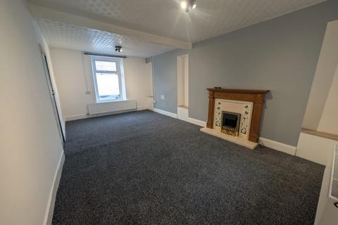 3 bedroom terraced house to rent, Glanlay Street, CF45