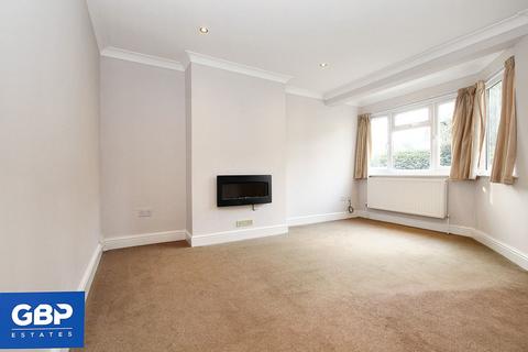 2 bedroom maisonette to rent, Heath Park Court, Romford, RM2